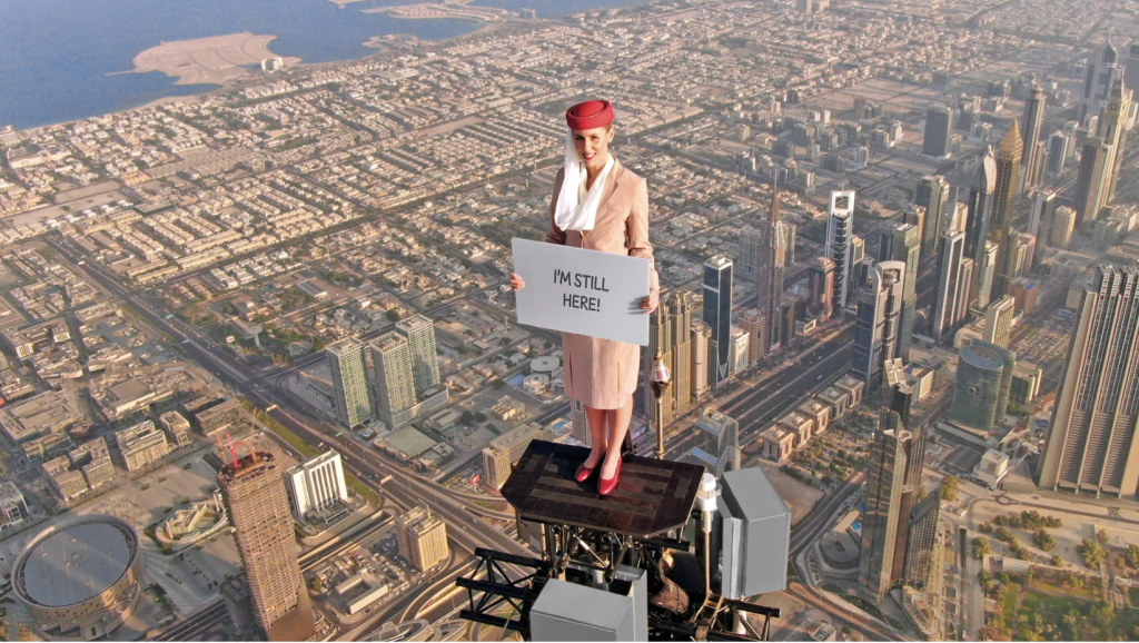 La foto di Nicole Smith-Ludvik, la "hostess sul Burj Khalifa" è assolutamente vera (ma voi non provateci)